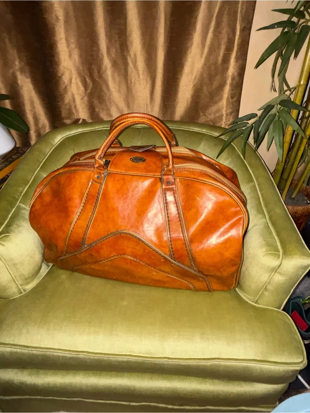 VTG Burton MFG Co 21” Leather Duffle Tote Bag w Hard Bottom Compartment
